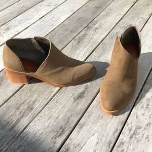 1. State Grasshopper Green Isak Bootie